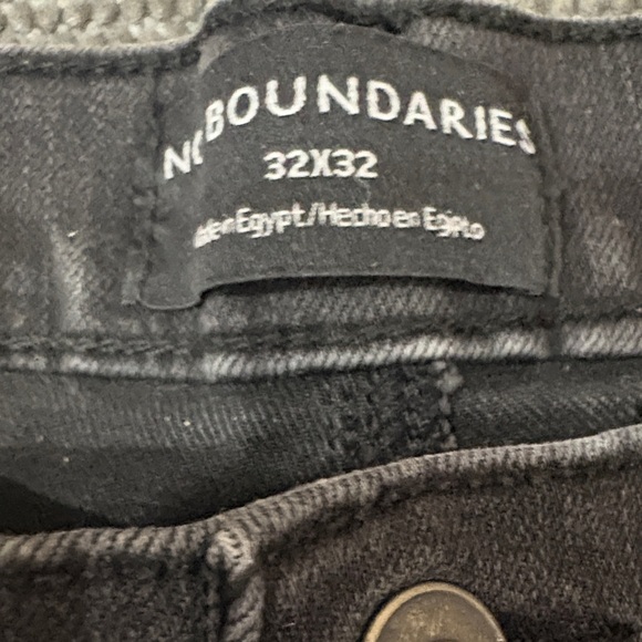 No Boundaries Black Denim Jeans - Picture 2 of 3